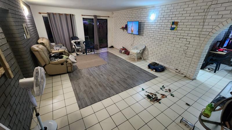 5 Bedroom Property for Sale in Ferreira Town Eastern Cape